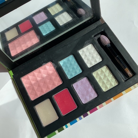 Maybelline - my beauty book eyeshadow palette - Picture 2 of 3